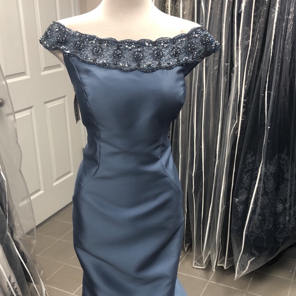 Elegant long evening dress - Picture 5 of 8